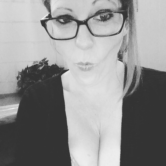 Meet your Posher, Danni - Picture 1 of 1